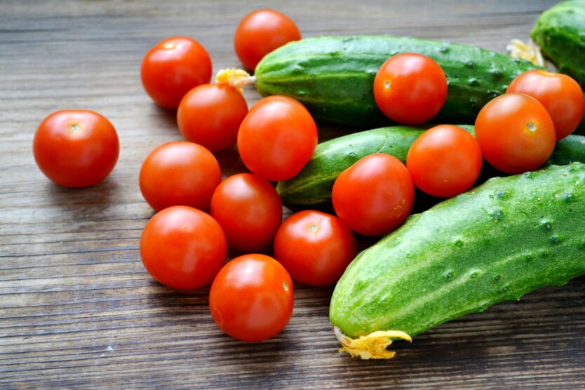 Die Kosten saisonaler Gemüse: Analysten vergleichen die Preise für Gurken und Tomaten in großen Handelsketten