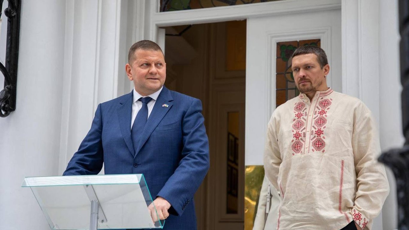Победа Усика над Дюбуа — Залужный поздравил боксера