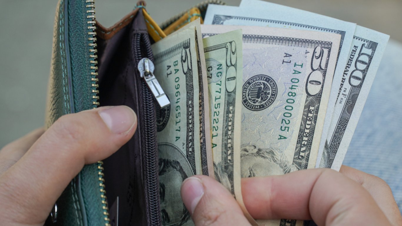 Finanzhilfe bis zu 2,4 Tausend Dollar — wer kann sie erhalten