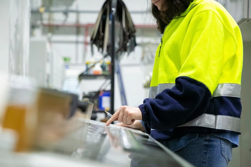Die Ukraine spürt einen ernsthaften Fachkräftemangel aufgrund von Mobilisierung und Umsiedlung: Wen suchen sie und was bieten die Arbeitgeber an